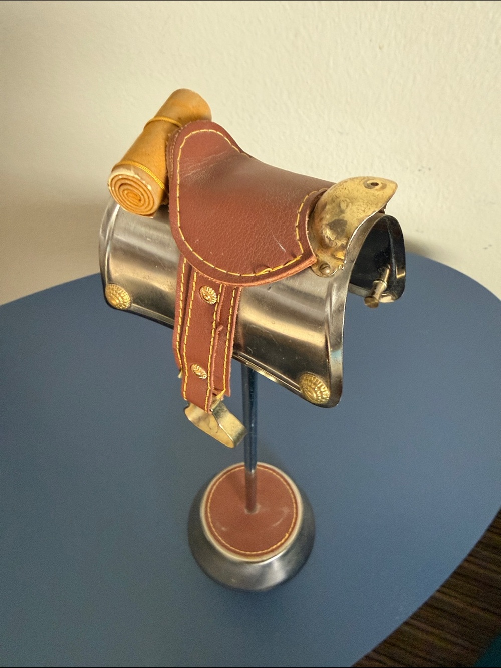 Vintage-Style Miniature Western Cowboy Saddle on Metal Stand Leather Decor